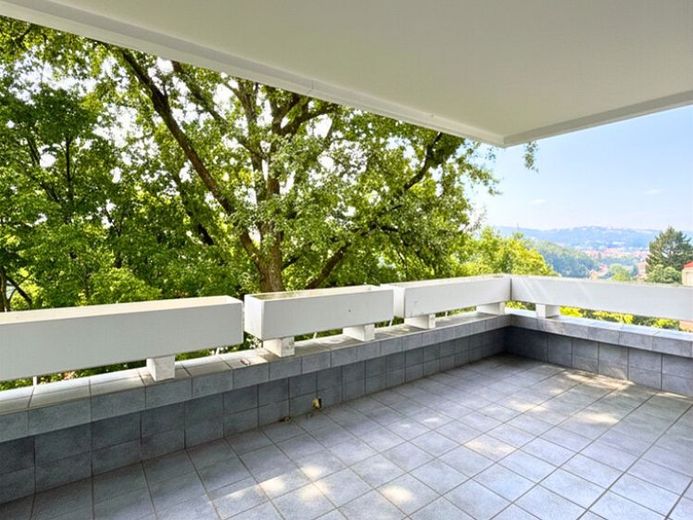 Luxuriös sanierte 3-ZKB mit EBK, 2 Balkonen + Garage mit Panoramablick – Foto 1