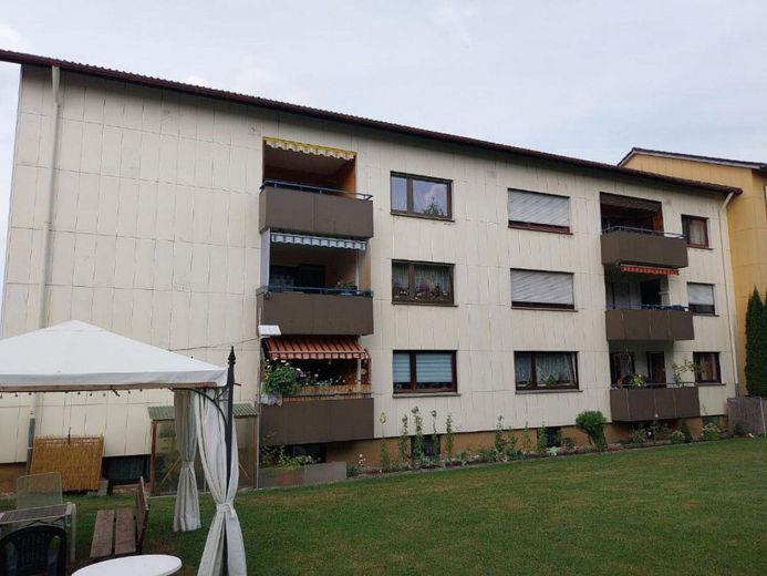 Schöne EG-Wohnung mit Balkon und Einbauküche in guter Lage – Bild 1