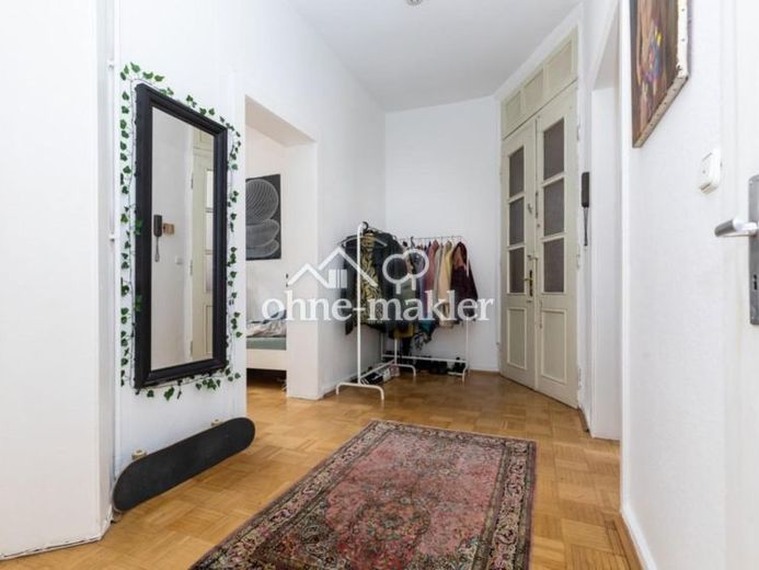 Sehr helle und gut geschnittene 3Zi Altbauwohnung in zentraler Lage – Foto 2