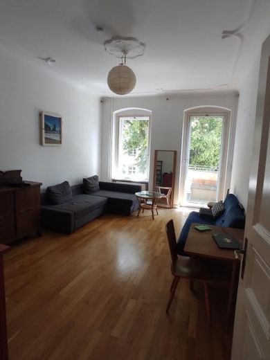 Wohnzimmer mit Balkon