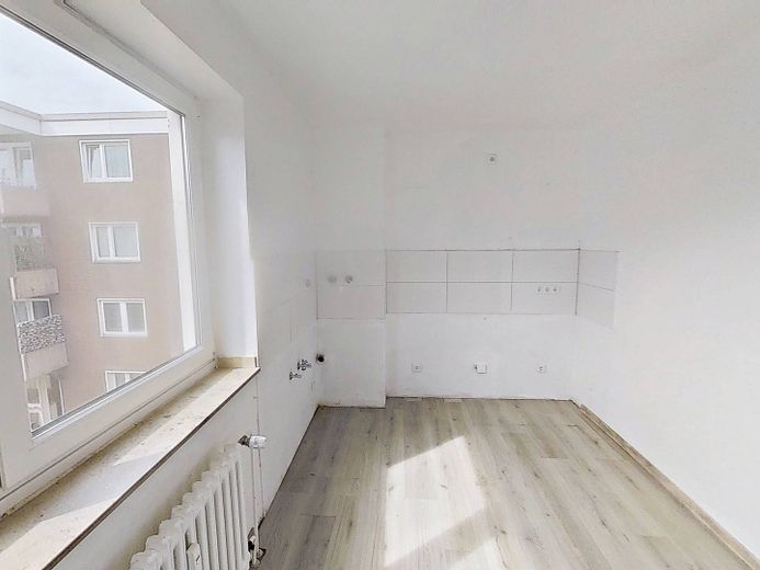 Luminoso appartamento di 3 locali con BALCONE e cucina spaziosa a Duisburg-Marxloh – Ansicht I: Küche