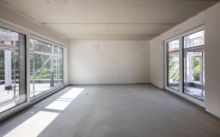 Wohnen über den Dingen – exklusives Penthouse mit Dachterrasse und traumhaftem Waldblick – Wohn- / Essbereich