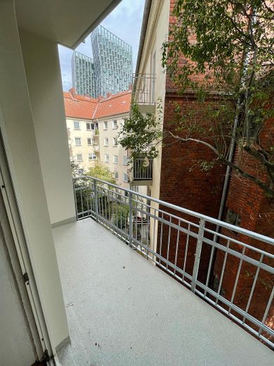 Charmante 2,5-Zimmer Altbauwohnung mit Stuck & Balkon – Hamburg-St. Pauli – Balkon