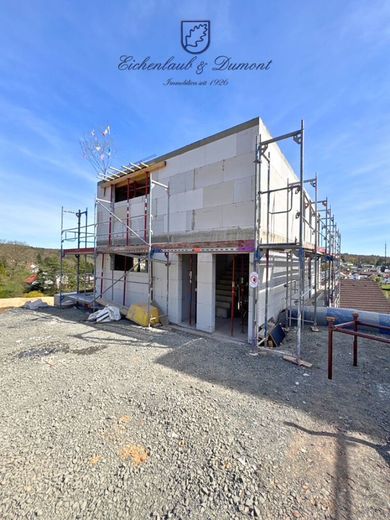 Energetisch optimierte Neubauwohnung, Gartengeschoss, mit Terrasse, provisionsfrei – Frontansicht