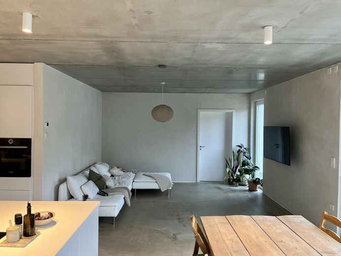 4-Zimmer-Wohnung mit großem Garten, Terrasse & Garage – Wohnzimmer