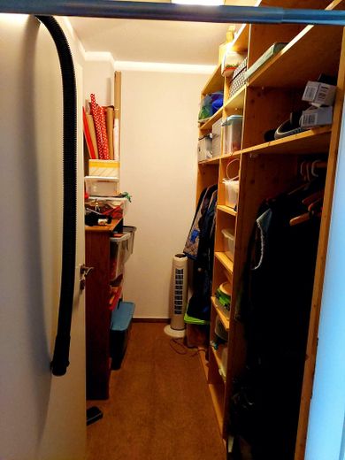 Modernisiertes Reihenmittelhaus mit Garten, Sauna und Photovoltaikanlage – Ankleidezimmer 1. OG