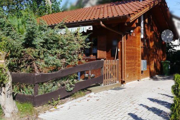 Blockbohlen-Ferienhäuschen aus Altersgründen für €134.000 zu veräußern