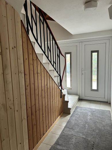 Flur zur Haustür und zum 1 OG