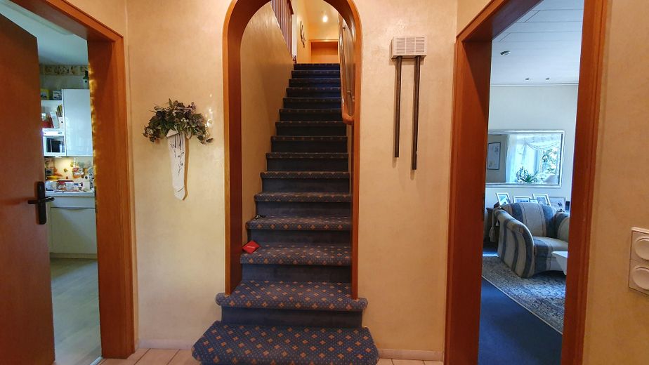 Detached house with granny apartment, pool and large garden in Remscheid Süd – Haupthaus Flur EG