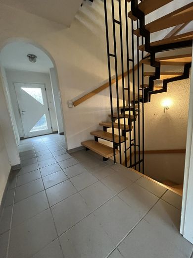 Maison jumelée adaptée aux familles avec jardin, sauna, studio et sous-sol à Stegaurach – Flur