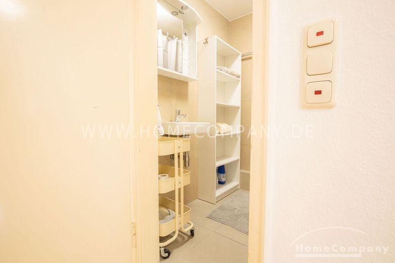 ***Attraktive, frisch renovierte und neu möblierte 2-Zimmer-Wohnung mit Balkon in München-Neuhausen – 3fb05975f7312ae412b2cc1be7a7883f2ad8ef07.jpg