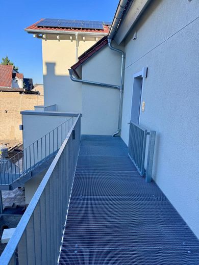 Kapsamlı tadilat sonrası ilk kullanım | KfW55 EE | 62 m² | Üst kat/çatı katı | İstasyona 2 dk. | Taşınmaya hazır 10/2026 – Zugang