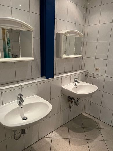 Top-Gewerbeimmobilie: Flexibel nutzbar - als Lager, Werkstatt, Produktion oder auch Handel. – Duschraum