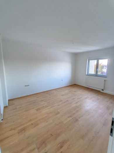 Helle 2 Zimmer Wohnung + Dachterrasse. – Фотографія 3