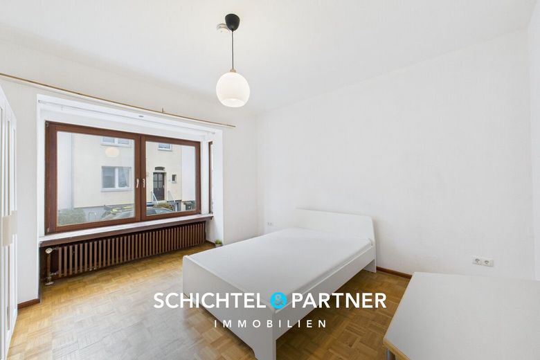 Bahnhofsvorstadt | Studentenhaus mit zwei Balkonen und Terrasse – S&amp;P | Schlafzimmer