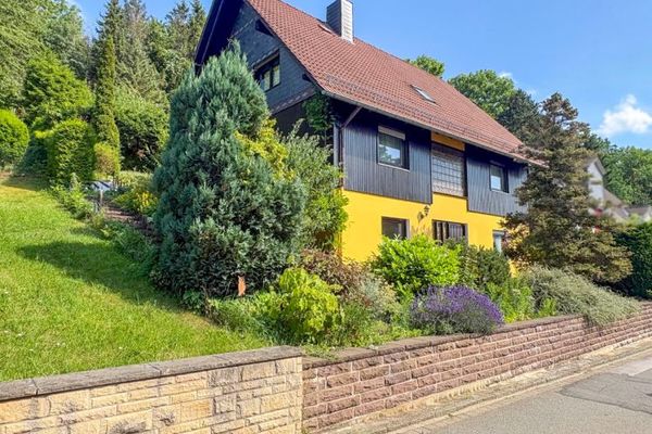 Gepflegtes Einfamilienhaus in bevorzugter Waldrandlage