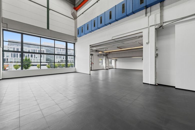 Moderne Halle ideal für Werkstatt oder Fahrzeugstellplätze – Halle