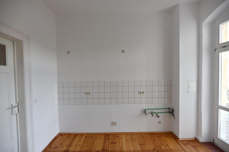 Johannstadt, Nähe Medak, Schöne 4-Raum-Wohnung mit Dielenfußboden und Balkon – Küche