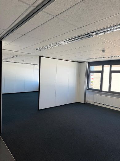 270 m² Bürofläche | Stuttgart-Vaihingen | flexibel nutzbar | sofort frei | provisionsfrei – Heller Raum mit Schiebewände 