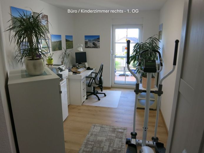 Großzügige Maisonette-Wohnung mit Reihenhausgefühl - "Haus im Haus" – Büro - Kinderzimmer rechts - 1. OG