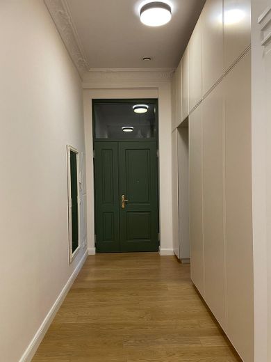 Kernsanierter Altbau mit Aufzug im 3. OG: 2 Zimmer, Designküche & Einbauschränke & Vorhänge nach Maß – Foto 28