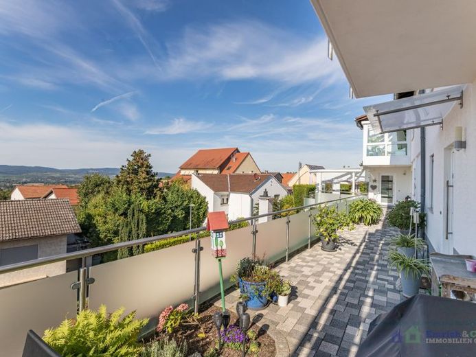 Wohnen mit Weitblick – gepflegtes Ein- oder Zweifamilienhaus in herrlicher Panoramalage – Foto 1