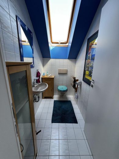 Außergewöhnliche Wohnung mit 187qm Grundfläche, Dachterrasse und Südbalkon – Gäste WC