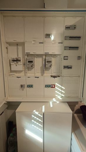 Provisionsfreies Einfamilienhaus (Baujahr 2024) mit PV-Anlage – Option auf 1,87% Kreditübernahme – Verteilerkasten