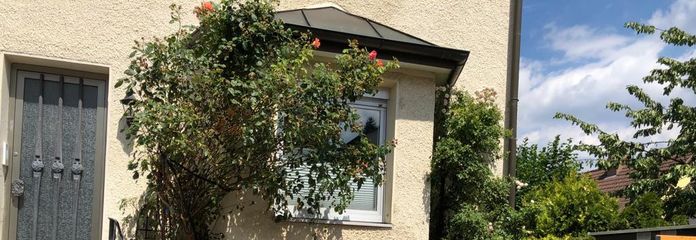 Renoviert, 2,5 ZKB Zentral ruhig, eigener Garten, möbliert – Frontansicht