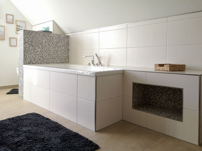 Bad mit Badewanne