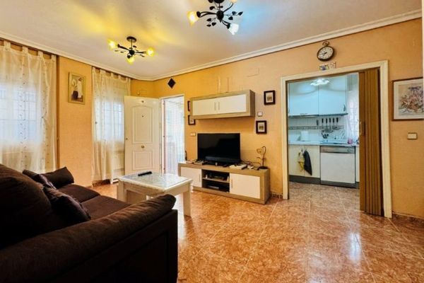 Erdgeschoss-Wohnung mit 2 Schlafzimmern und 1 Bad nur 200 m vom Strand von La Mata