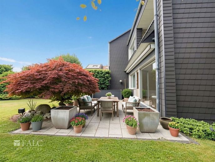Familienglück im Grünen: Reihenendhaus mit Garten, Garage und viel Platz in Remscheid-Lüttringhausen – Terrasse