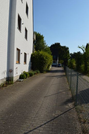 "Attraktives Reihenhaus" in "Weser"-Nähe, ruhige Lage, im schönen "Bremer Norden" – Zufahrt in 2. Reihe
