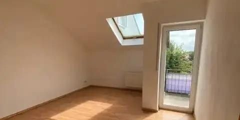 Wohnzimmer mit Balkon