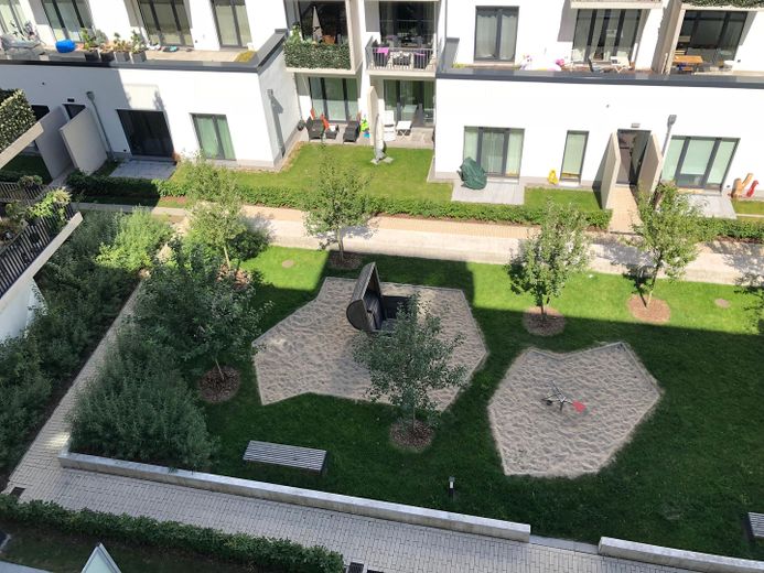 Helle, moderne City Maisonette Wohnung am Kanal – Innenhof