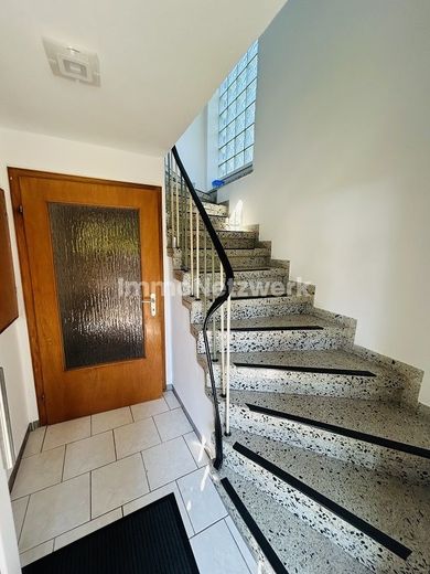 ***Zweifamilienhaus mit atemberaubendem Weitblick ins Grüne - Ländliche Idylle bei Münchberg*** – Eingang Treppenhaus