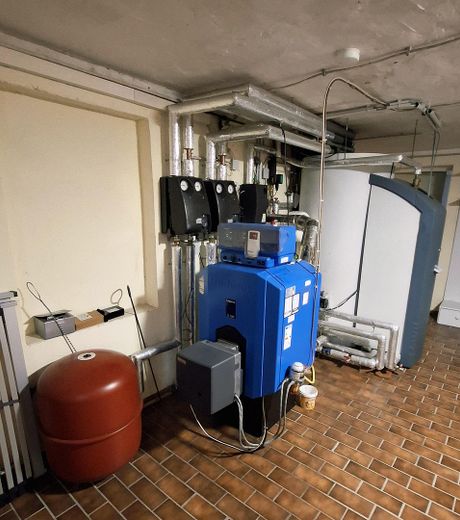 Gepflegtes Haus mit Traumgarten sucht neue Bewohner – Heizungsanlage im Keller