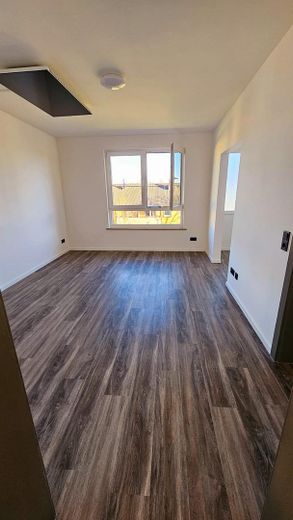 Kernsanierte 2 Zimmer Wohnung zu vermieten – Wohn-/Esszimmer