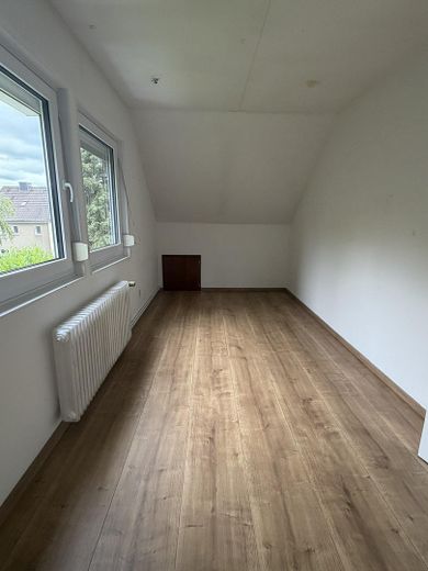 Freistehendes Einfamilienhaus mit schönem Garten und Garage in Aufderhöhe - PROVISIONSFREI – Schlafzimmer / Kinderzimmer OG