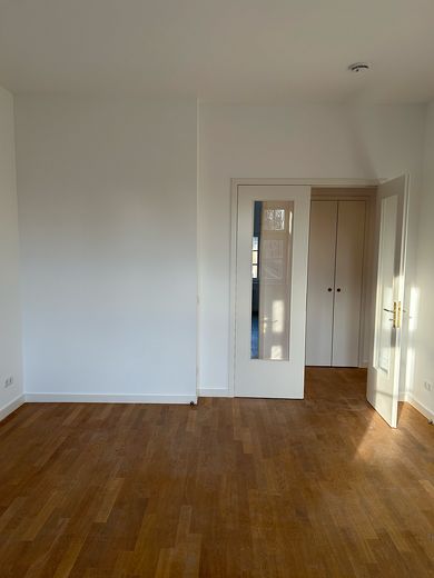 Splendido appartamento di nuova costruzione con 3 locali nel "Schweizer Viertel"! Senza commissioni! – Wohnzimmer