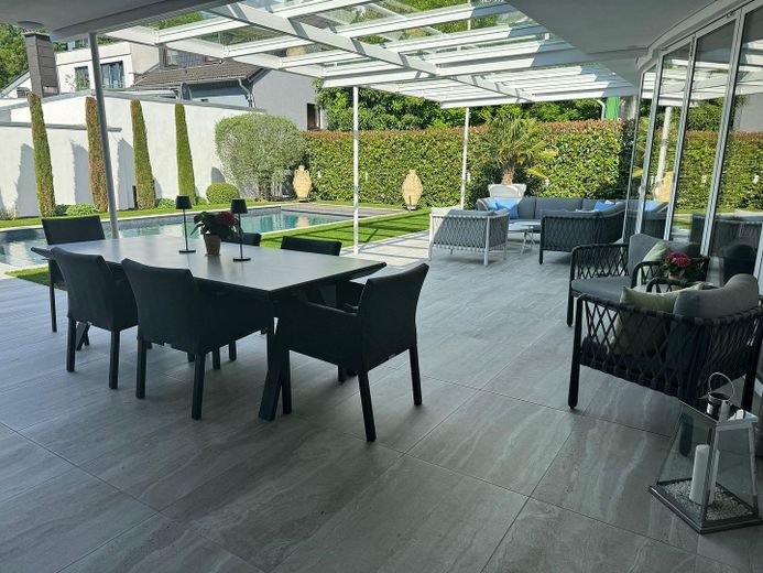 Exklusives Wohnen in bester Lage – Traumgarten mit Pool inklusive – ESSEN AUSSEN