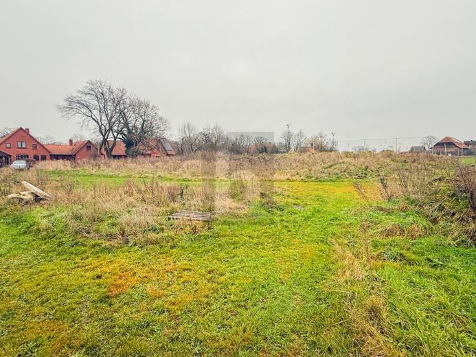 PLENTY OF SPACE FOR YOUR DREAM – Photo 1