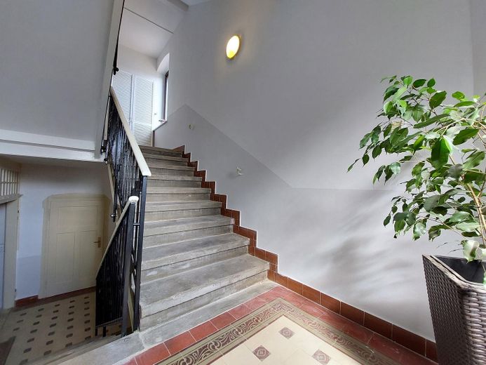 STILVOLLE VILLA - 3 Wohnungen – RENOVIERT - Heizung NEU – Foto 7
