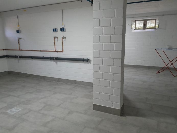 First occupancy after complete renovation/bright apartment approx. 43 m²/in the greenery with balcony/6 min walk to Westpark – Wasch- und Trockenkeller
