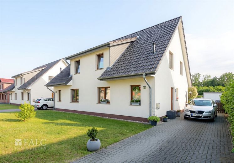 +++ Kapitalanlage mit Weitblick: Zweifamilienhaus im Grünen +++ – Außenansicht I Whg. 2c