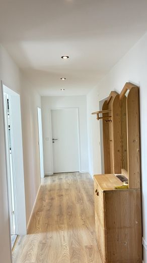 Appartamento completamente ristrutturato e arredato con 3 stanze in condivisione e giardino – Foto 2