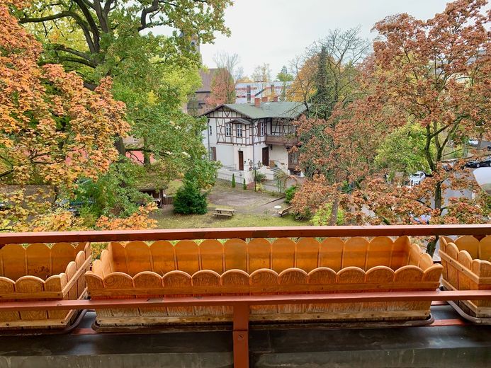 Möblierte 2-Zimmer-Wohnung mit Balkon und Aufzug – bezugsfrei & provisionsfrei – Ausblick vom Balkon