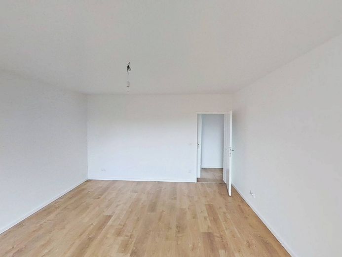 Moderno appartamento con 4 locali, BALCONE e vasca da bagno a Lübeck-Buntekuh – Ansicht II: Wohn- und Esszimm…