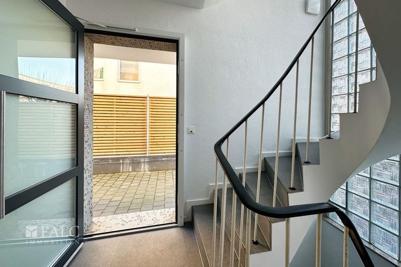 Dachgeschosswohnung mit Stellplatz in ruhiger Lage von Köln-Lövenich – Ausgang Treppenhaus