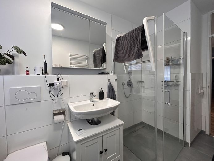 Sanierte und großzügige 2,5 Zimmer-Wohnung mit Wintergarten! – Foto 6
